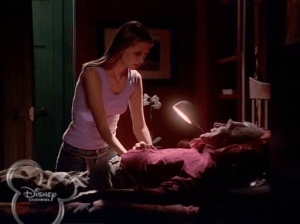 Vicky finds her grandfather dying, and comforts him in his final hours